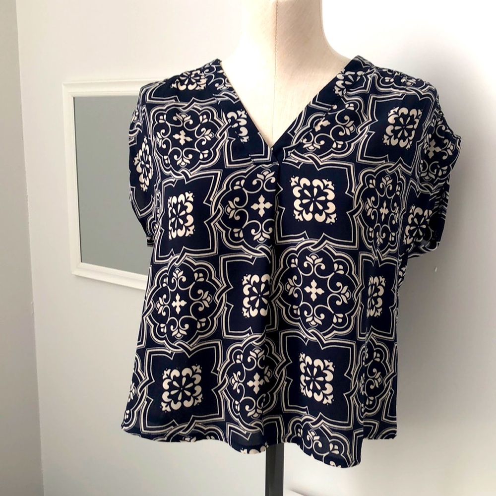 🖤Ann Taylor Top
